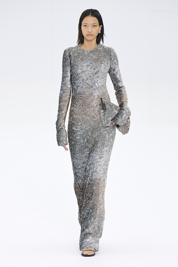 من مجموع فندي للهوت كوتور لخريف وشتاء 2022