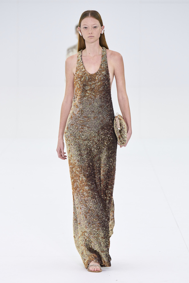 من مجموع فندي للهوت كوتور لخريف وشتاء 2022