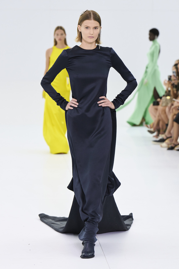 من مجموع فندي للهوت كوتور لخريف وشتاء 2022