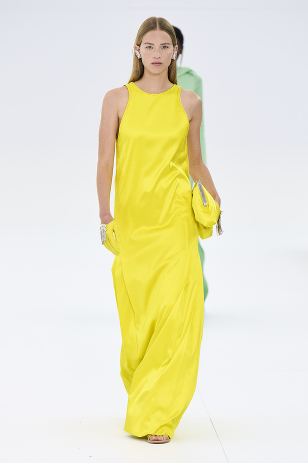 من مجموع فندي للهوت كوتور لخريف وشتاء 2022