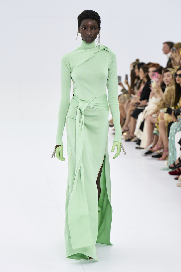 من مجموع فندي للهوت كوتور لخريف وشتاء 2022