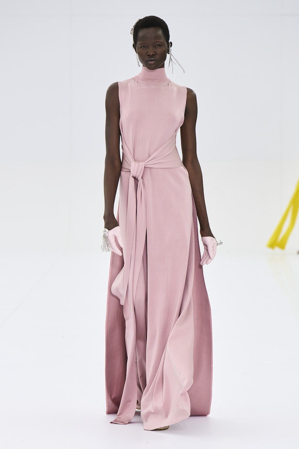 من مجموع فندي للهوت كوتور لخريف وشتاء 2022