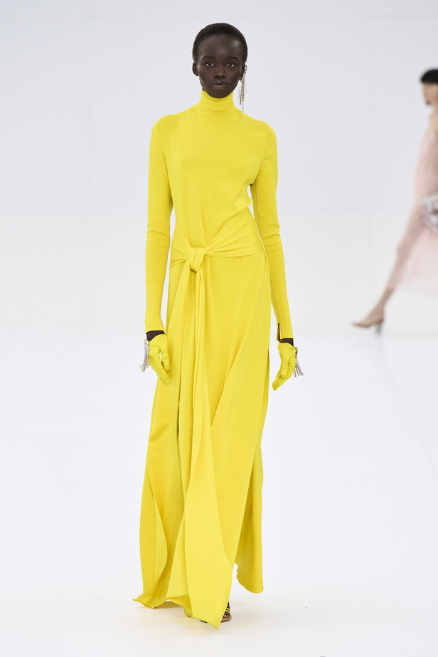 من مجموع فندي للهوت كوتور لخريف وشتاء 2022