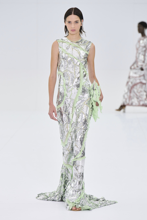 من مجموع فندي للهوت كوتور لخريف وشتاء 2022