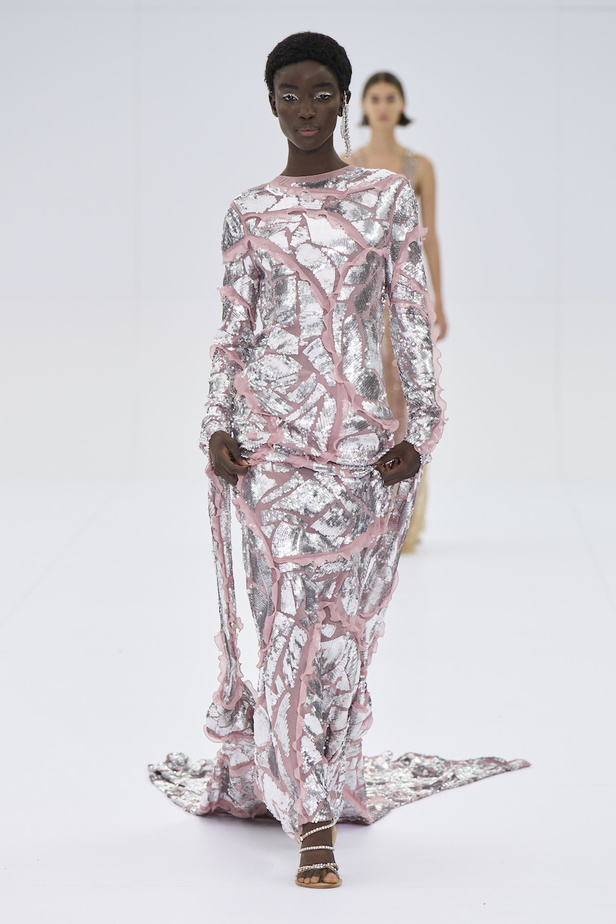 من مجموع فندي للهوت كوتور لخريف وشتاء 2022