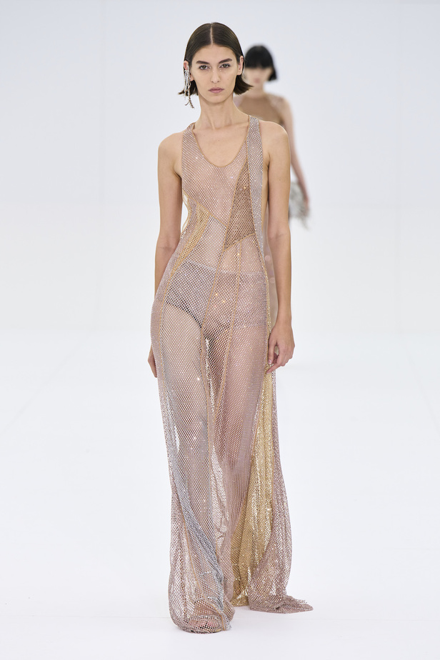 من مجموع فندي للهوت كوتور لخريف وشتاء 2022