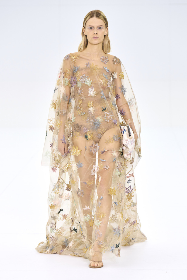 من مجموع فندي للهوت كوتور لخريف وشتاء 2022