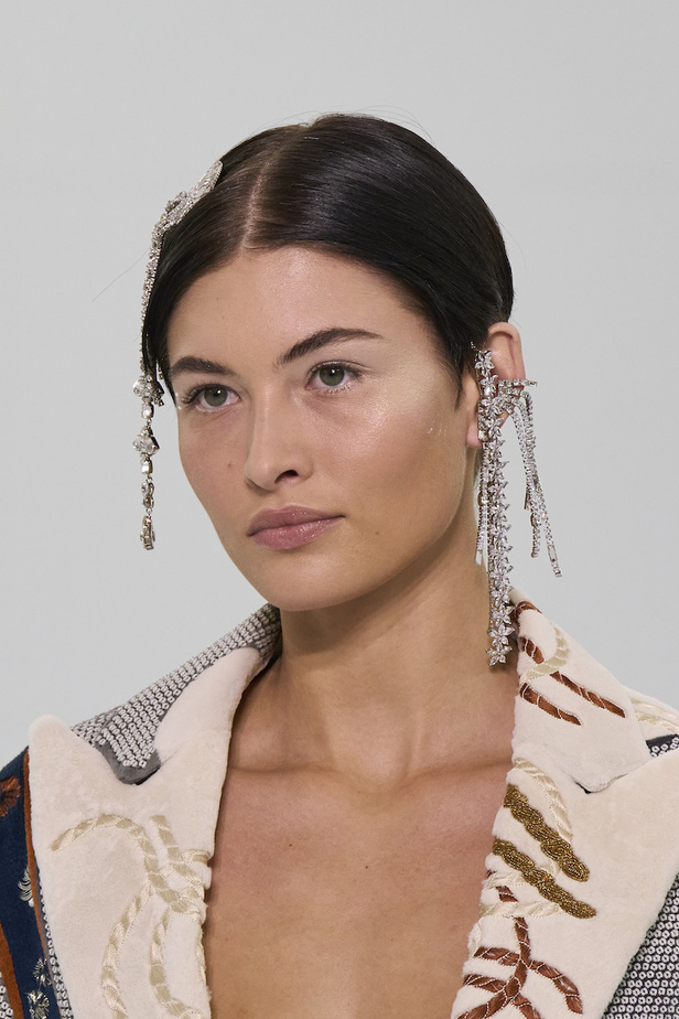 مجموعة فندي للهوت كوتور لموسم خريف وشتاء 2022