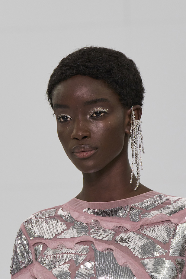 مجموعة فندي للهوت كوتور لموسم خريف وشتاء 2022