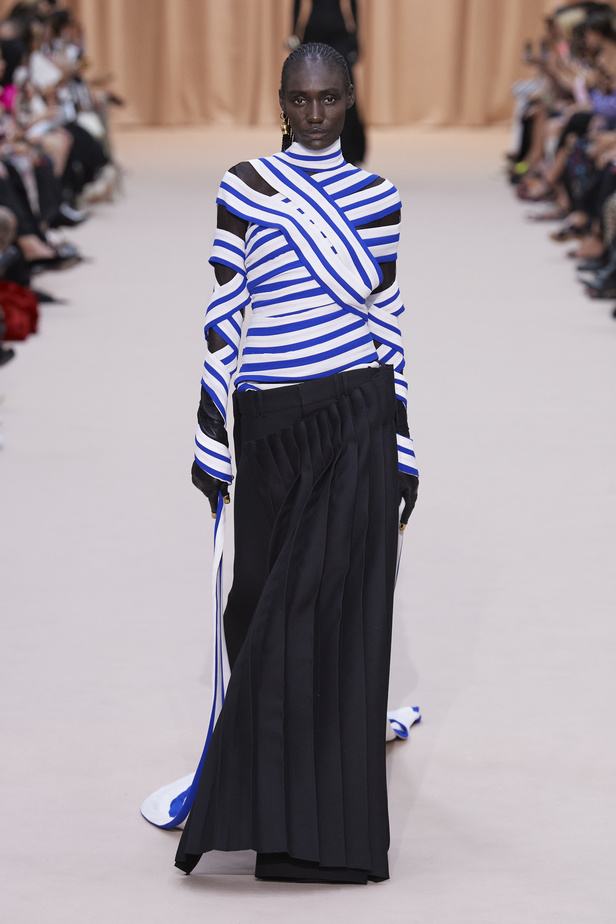 مجموعة Jean Paul Gaultier تحيي موضة القش والخطوط المقلمة في شتاء 2023 