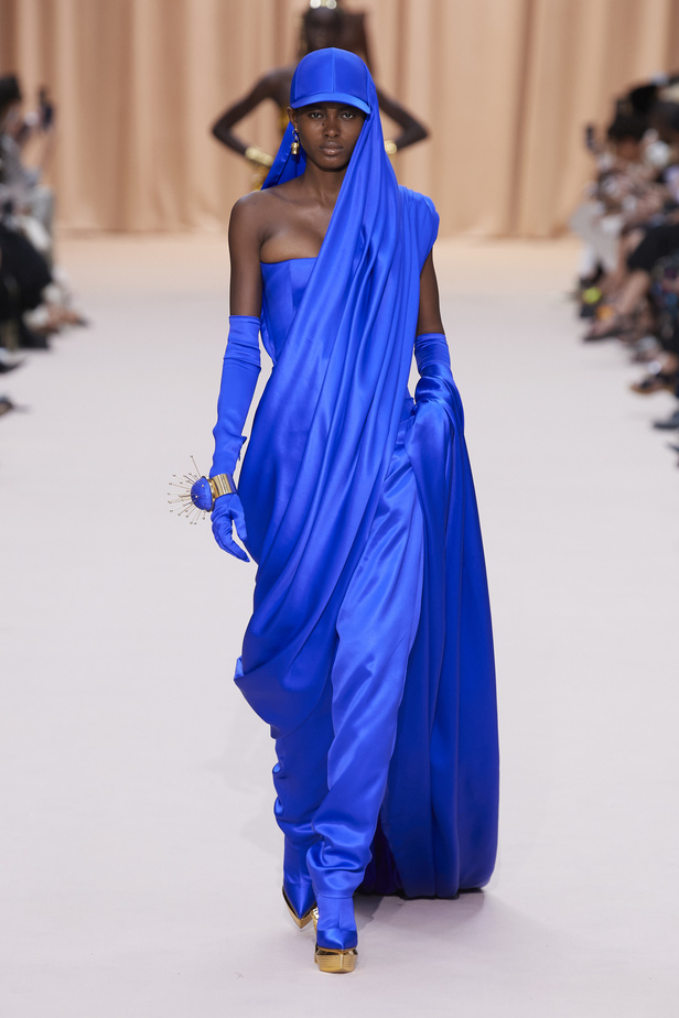 مجموعة Jean Paul Gaultier تحيي موضة القش والخطوط المقلمة في شتاء 2023 