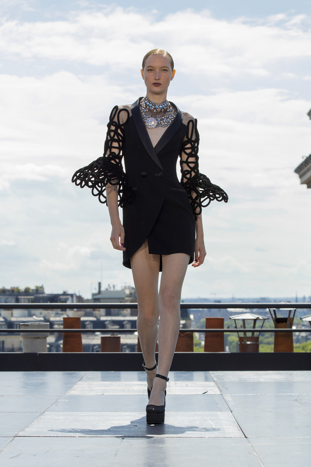 الحنين الى الحقبة الرومانسية في مجموعة جورج شقرا لخريف وشتاء 2022 - 2023