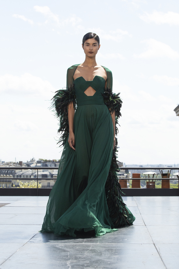 الحنين الى الحقبة الرومانسية في مجموعة جورج شقرا لخريف وشتاء 2022 - 2023