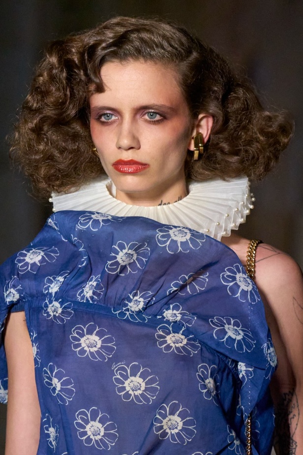 اطلالات جمالية من عرض أزياء غوتشي كروز 2023