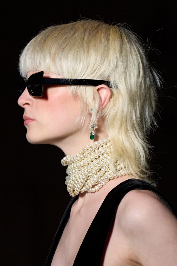 اطلالات جمالية من عرض أزياء غوتشي كروز 2023