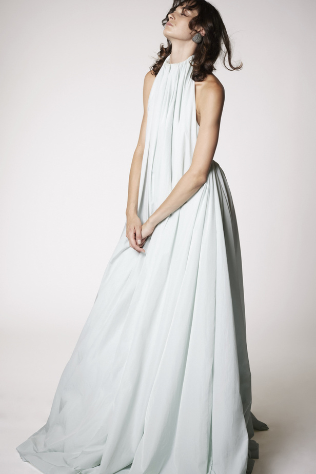 عرض أزياء Maison Rabih Kayrouz للهوت كوتور 2022 يحيي موضة القصات الفضفاضة