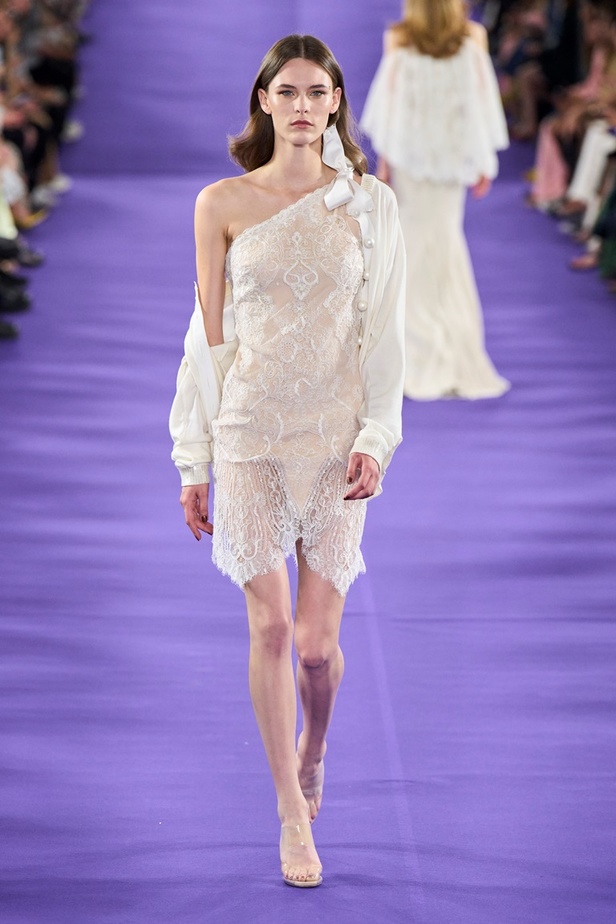 مجموعة Alexis Mabille للأزياء الراقية لخريف وشتاء 2023