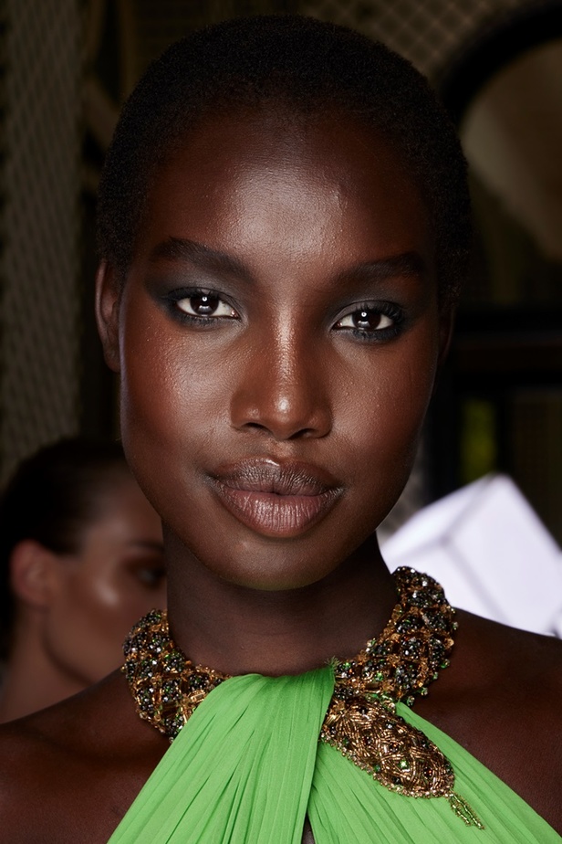 مجموعة زهير مراد للأزياء الراقية لخريف 2022... عندما تتآمر الكوتور مع الكون ونجومه