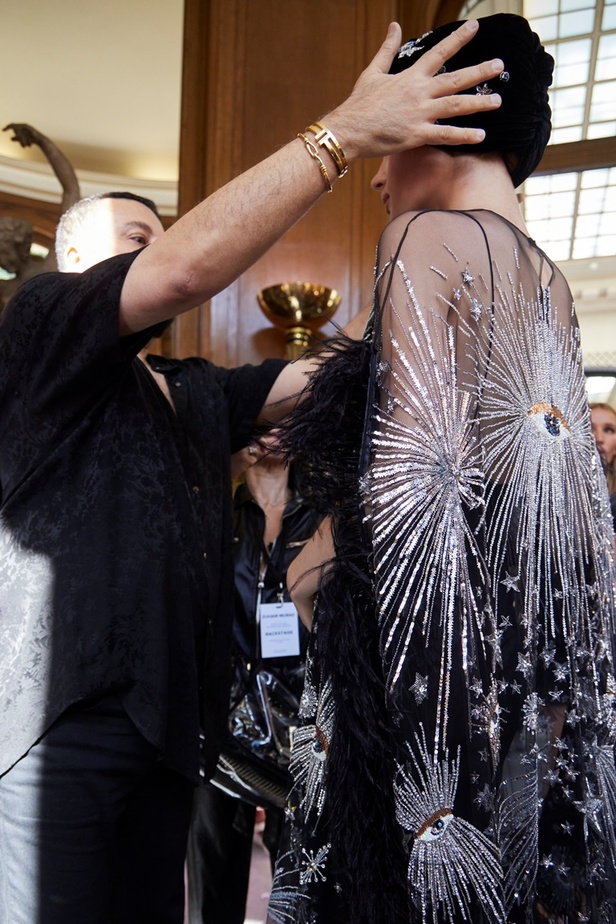 مجموعة زهير مراد للأزياء الراقية لخريف 2022... عندما تتآمر الكوتور مع الكون ونجومه