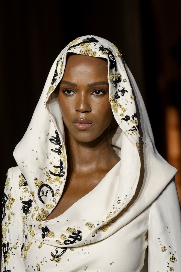 مجموعة زهير مراد للأزياء الراقية لخريف 2022... عندما تتآمر الكوتور مع الكون ونجومه