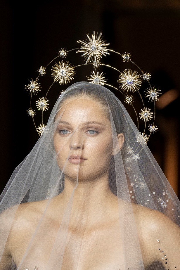 مجموعة زهير مراد للأزياء الراقية لخريف 2022... عندما تتآمر الكوتور مع الكون ونجومه