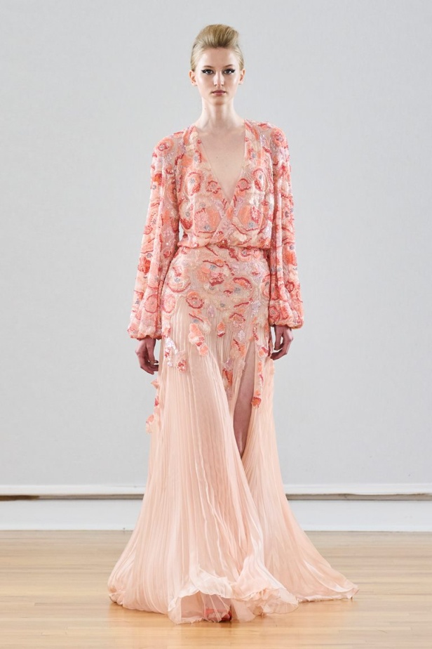 مجموعة رامي العلي لخريف وشتاء 2023 تستحضر جمال الستينيات بتصاميمها الكلاسيكية المفعمة بالحيوية