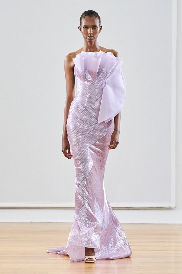 مجموعة رامي العلي لخريف وشتاء 2023 تستحضر جمال الستينيات بتصاميمها الكلاسيكية المفعمة بالحيوية