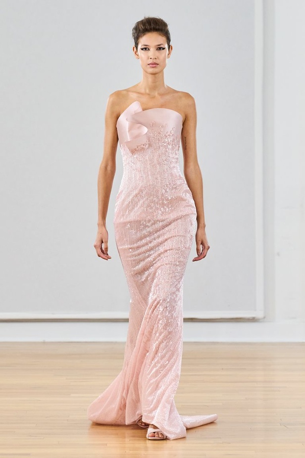 مجموعة رامي العلي لخريف وشتاء 2023 تستحضر جمال الستينيات بتصاميمها الكلاسيكية المفعمة بالحيوية