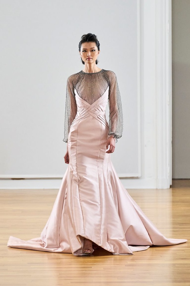 مجموعة رامي العلي لخريف وشتاء 2023 تستحضر جمال الستينيات بتصاميمها الكلاسيكية المفعمة بالحيوية