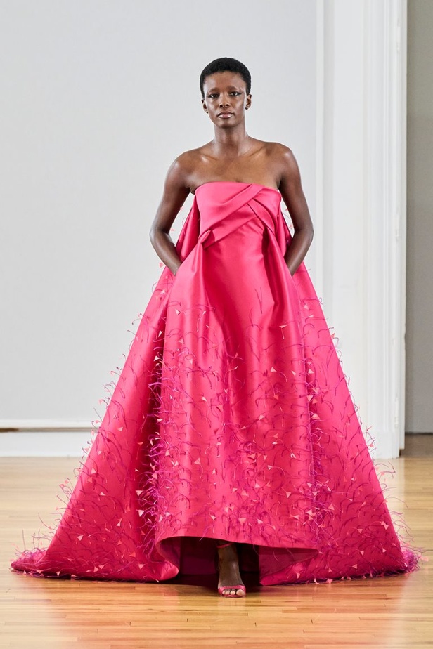 مجموعة رامي العلي لخريف وشتاء 2023 تستحضر جمال الستينيات بتصاميمها الكلاسيكية المفعمة بالحيوية