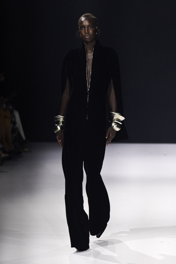 من مجموعة ستيفان رولان للهوت كوتور لموسم خريف وشتاء 2022