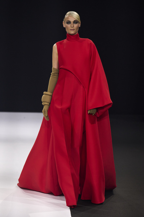 من مجموعة ستيفان رولان للهوت كوتور لموسم خريف وشتاء 2022