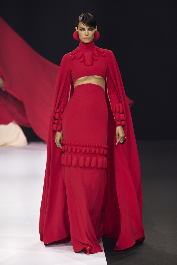 من مجموعة ستيفان رولان للهوت كوتور لموسم خريف وشتاء 2022