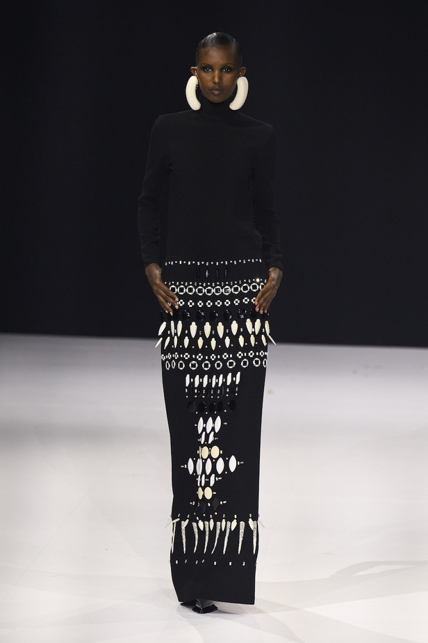 من مجموعة ستيفان رولان للهوت كوتور لموسم خريف وشتاء 2022