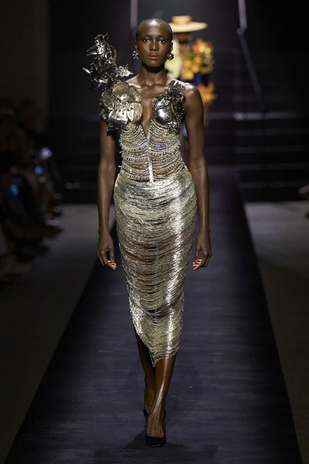 مجموعة Schiaparelli للهوت كوتور تحاكي الجرأة والفخامة في موسم شتاء 2023 