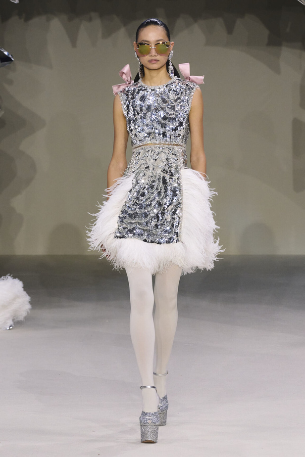 مجموعة Giambattista Valli للهوت كوتور 2022 أناقة وحيوية وابتكار