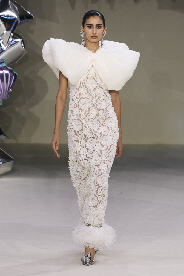 مجموعة Giambattista Valli للهوت كوتور 2022 أناقة وحيوية وابتكار