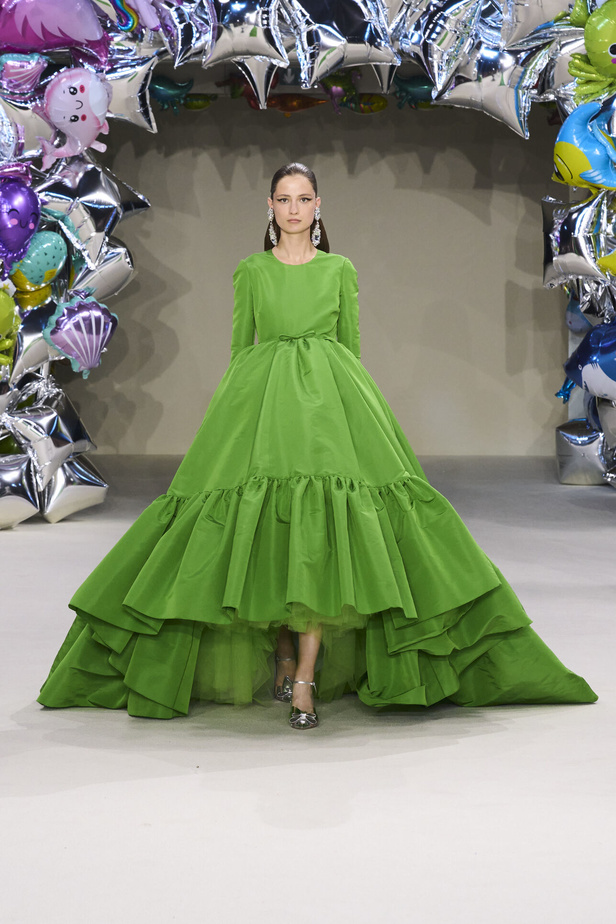 مجموعة Giambattista Valli للهوت كوتور 2022 أناقة وحيوية وابتكار