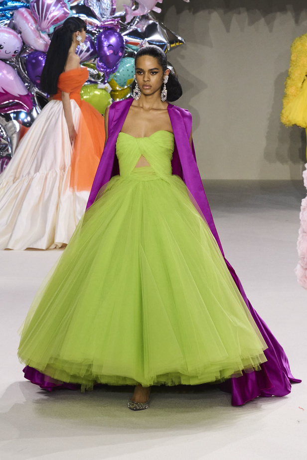 مجموعة Giambattista Valli للهوت كوتور 2022 أناقة وحيوية وابتكار