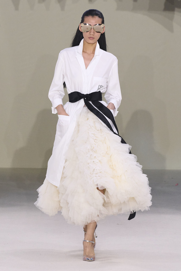 مجموعة Giambattista Valli للهوت كوتور 2022 أناقة وحيوية وابتكار