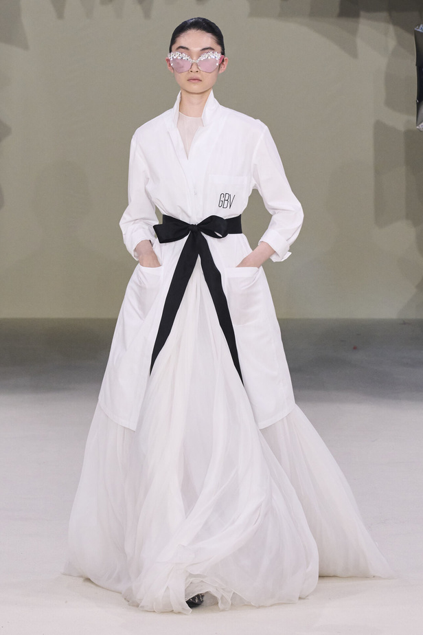 مجموعة Giambattista Valli للهوت كوتور 2022 أناقة وحيوية وابتكار