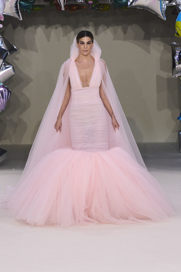 مجموعة Giambattista Valli للهوت كوتور 2022 أناقة وحيوية وابتكار