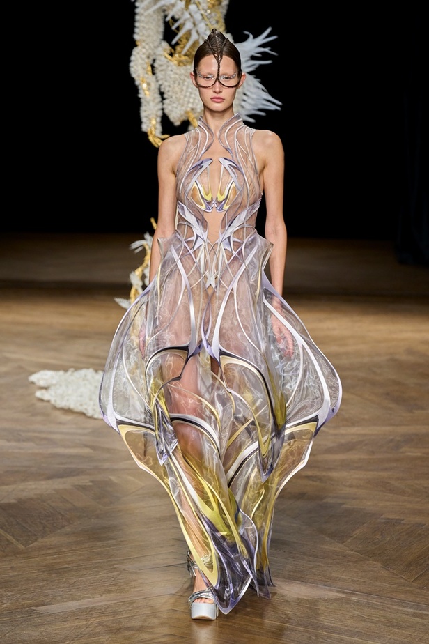 مجموعة دار Iris van Herpen لأزياء الهوت كوتور