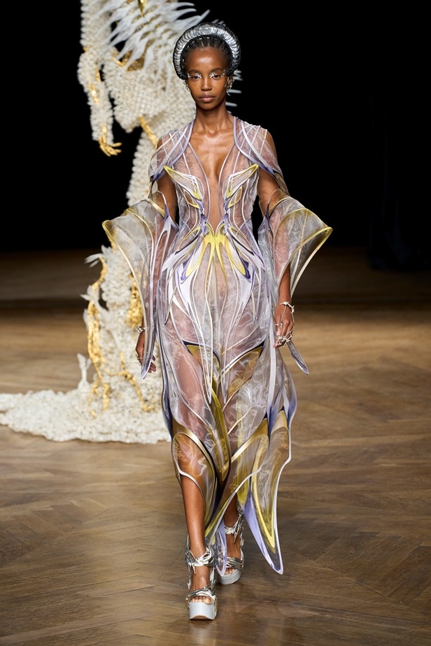 مجموعة دار Iris van Herpen لأزياء الهوت كوتور