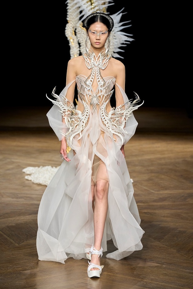 مجموعة دار Iris van Herpen لأزياء الهوت كوتور