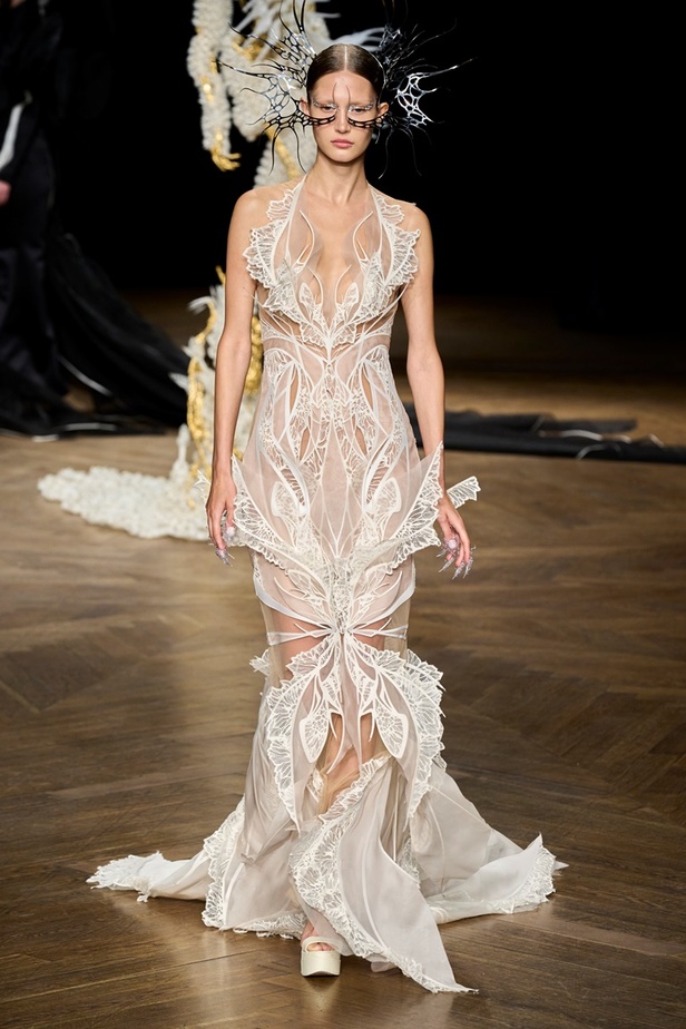 مجموعة دار Iris van Herpen لأزياء الهوت كوتور