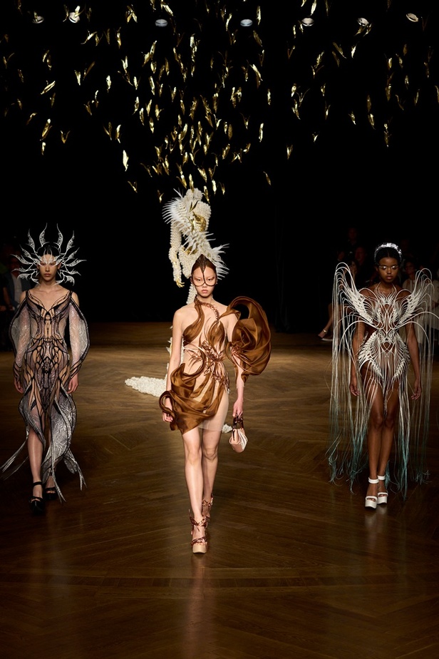 مجموعة دار Iris van Herpen لأزياء الهوت كوتور
