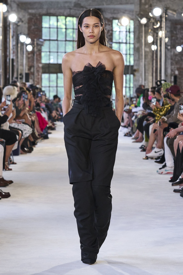 مجموعة Alexandre Vauthier للهوت كوتور 2022 ابداع وألوان وفخامة