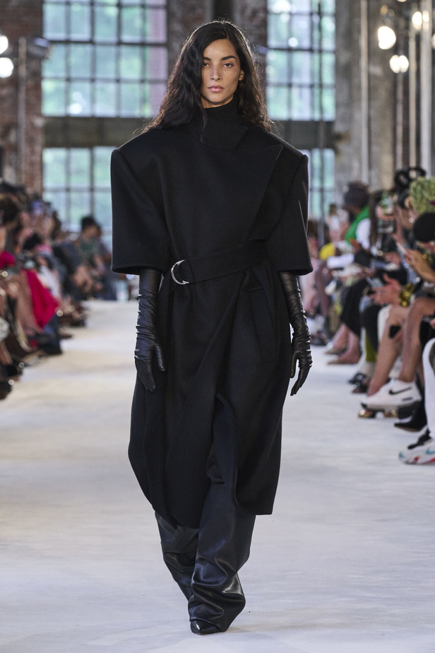 مجموعة Alexandre Vauthier للهوت كوتور 2022 ابداع وألوان وفخامة