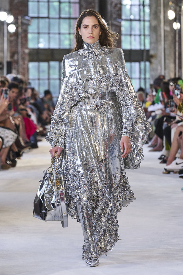 مجموعة Alexandre Vauthier للهوت كوتور 2022 ابداع وألوان وفخامة